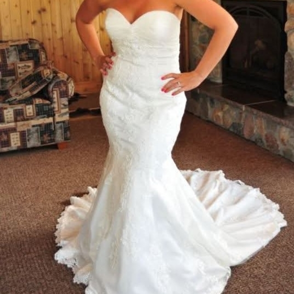 Elegant White Strapless Wedding Dress